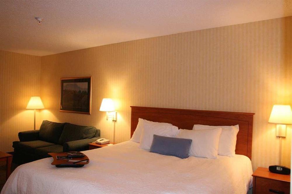 Hampton Inn Laporte Room photo