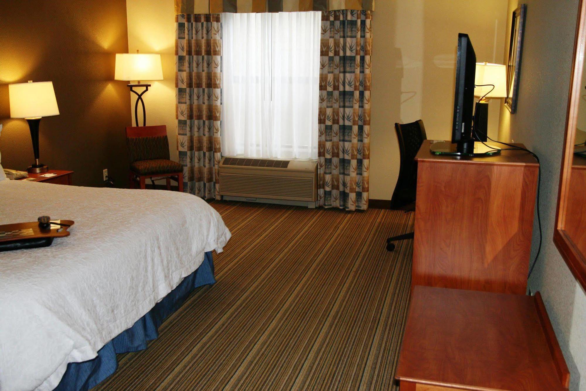 Hampton Inn Laporte Exterior photo